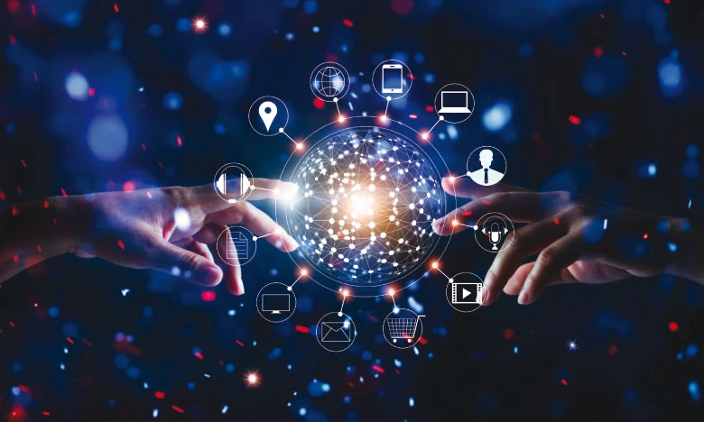 La technologie numérique connectée au creux des mains
